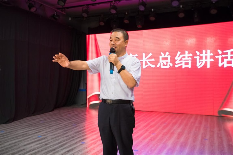 董事長講話.jpg