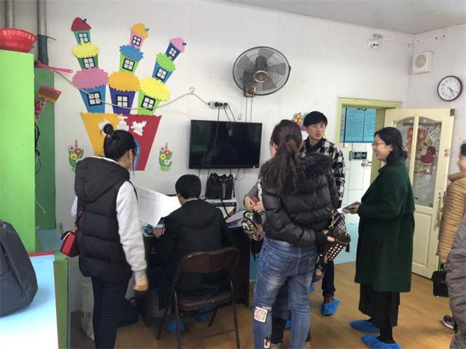 現(xiàn)場開卡.jpg 現(xiàn)場開卡.jpg
