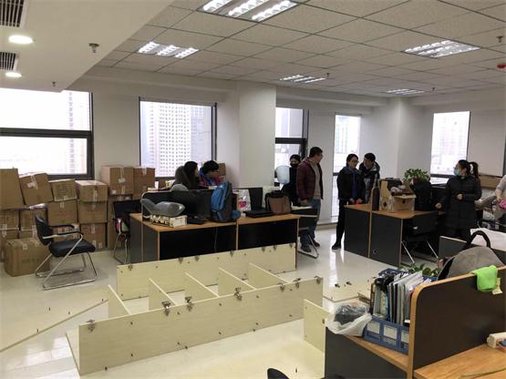 全體同事齊心協力搬入新辦公區 2.jpg