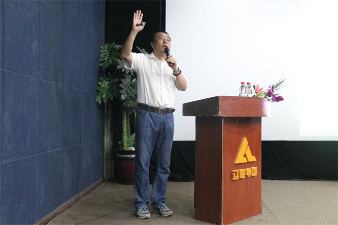 熱情洋溢的吳江老師.jpg 熱情洋溢的吳江老師.jpg